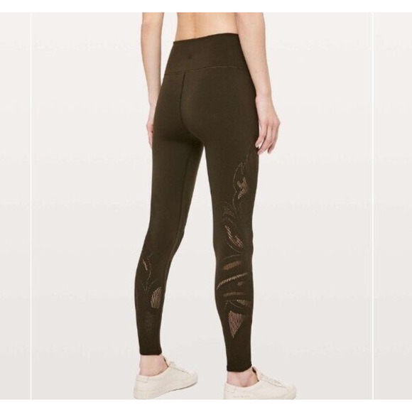 Lululemon‎ Reveal Tight En Avante 26" Olive Green Size 4 - Picture 4 of 13